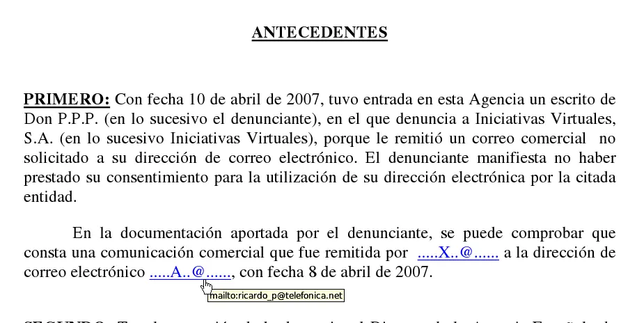 Fracción de una resolución de la AEPD, en la que accidentalmente se revelan datos personales